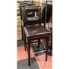 Image 1 : PAIR OF BROWN PADDED LEATHER BAR STOOLS -