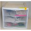 Image 1 : 3-TIER PLASTIC STORAGE CONTAINER FULL OF ARTS