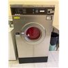 Image 2 : Huebsch 35 -  Large Commercial Coin Operated Washer