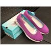 Image 2 : Pair of women's skechers sneakers (size 9)