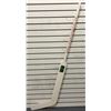 Image 2 : 1972 Summit Series Vladislav Tretiak #20 limited edition signed hockey stick