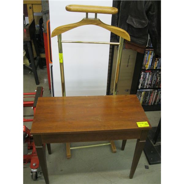 1 PIANO STOOL & A WOODEN & BRASS BUTLER