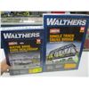 Image 1 : 2 WALTHERS NEW, WAYNE BROS. FORD DEALERSHIP & SINGLE TRACK TRUSS BRIDGE