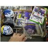 Image 2 : FLAT OF HOCKEY CARDS, HELMETS, TOQUE, ETC.