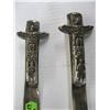 Image 2 : HAMMERED SILVER PLATE W/NATIVE TOTEM POLE MOTIFF SALAD SERVER SET