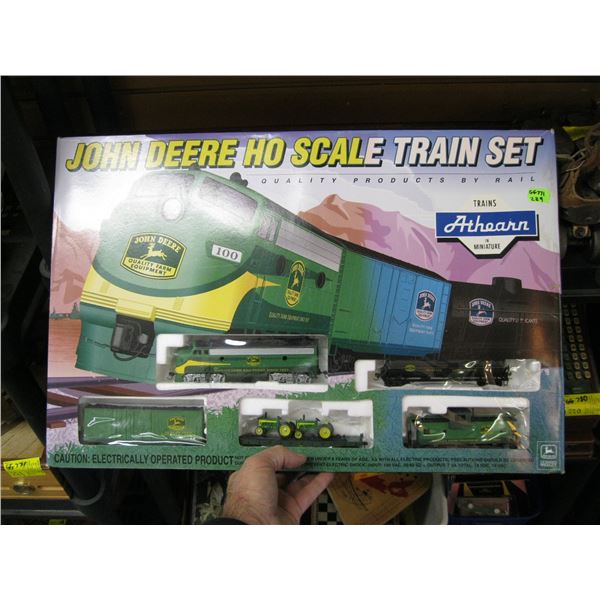 JOHN DEERE HO SCALE TRAIN SET IN BOX