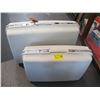 Image 1 : 2 WHITE VINTAGE SAMSONITE SUITCASES