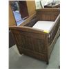 Image 2 : ANTIQUE OAK CRIB