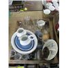 Image 2 : 2 FLATS OF GLASSWARE, PLATTERS, ETC.