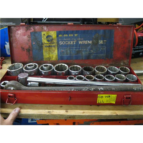 21 PIECE 3/4" DRIVE SOCKET WRENCH SET IN RED METAL CASE