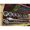 Image 2 : 21 PIECE 3/4" DRIVE SOCKET WRENCH SET IN RED METAL CASE