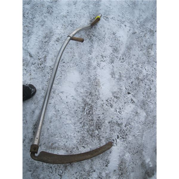 ALUMINUM HANDLED SCYTHE