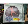 Image 1 : PAIR OF LADIES FIGURE SKATES SZ 8, NEW IN BOX
