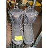 Image 1 : PAIR OF WIND RIVER WINTER BOOTS SZ 8