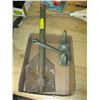 Image 1 : ANCHOR & A FOLDING SHOVEL