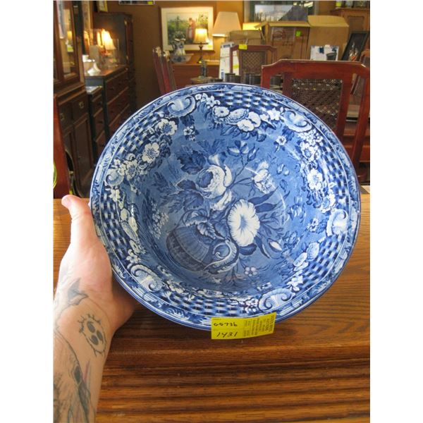 DECORATIVE ANTIQUE BLUE & WHITE POTTERY BOWL