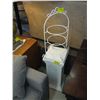 Image 1 : WHITE PEDESTAL & PLATE STAND
