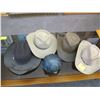 Image 1 : 4 COWBOY HATS & A HAT BUDDY
