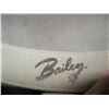 Image 2 : 4 COWBOY HATS & A HAT BUDDY