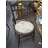 Image 1 : ANTIQUE CHAIR