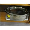 Image 1 : LG. STAINLESS STEEL ROASTING PAN & 3 COOKIE TRAYS