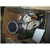 Image 3 : 2 BOXES OF MISC. CUTTING BOARDS, SERVING DISHES, OVEN MITTS, PICTURE FRAMES, ETC.