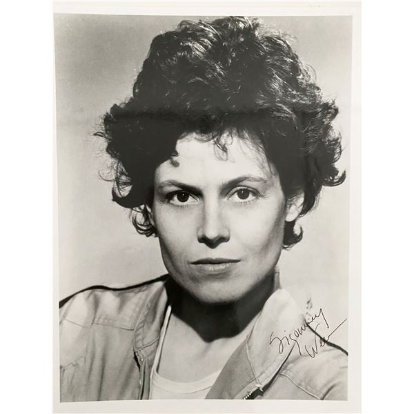Aliens Sigourney Weaver signed photo