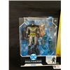 Image 2 : Lot of 2 Action Figures.DC Multiverse Batman and Public Enemies Captain Atom