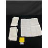 Image 1 : 16 Vintage Damask Napkins in Good Condition