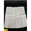 Image 2 : 16 Vintage Damask Napkins in Good Condition