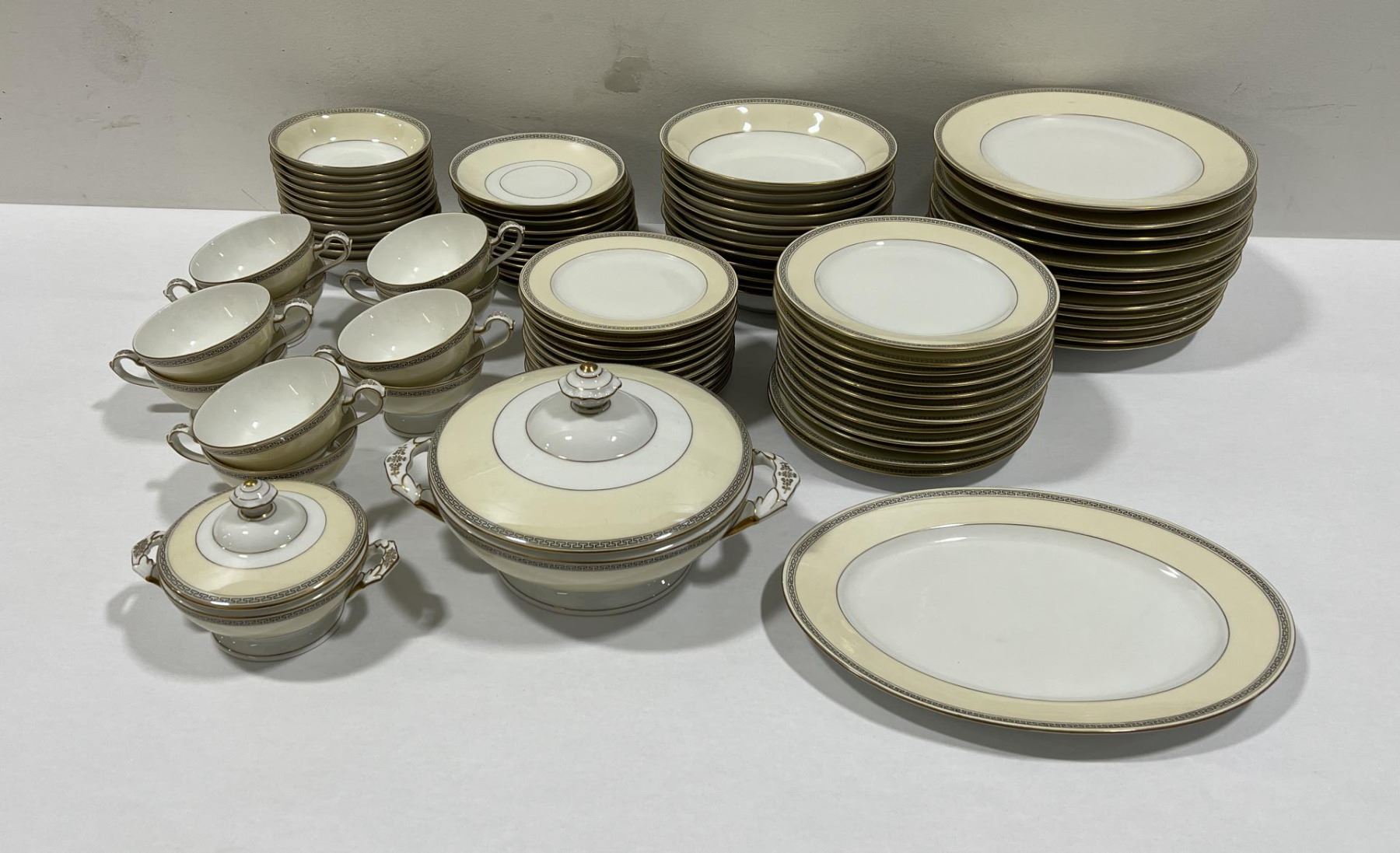 Lohengrin Porcelain China Dinnerware Set Germany