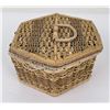 Image 5 : Mid Century Rattan Sewing Basket