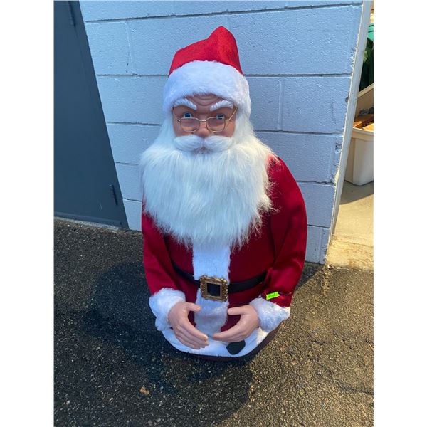 Santa  plugs in but can't get him to work