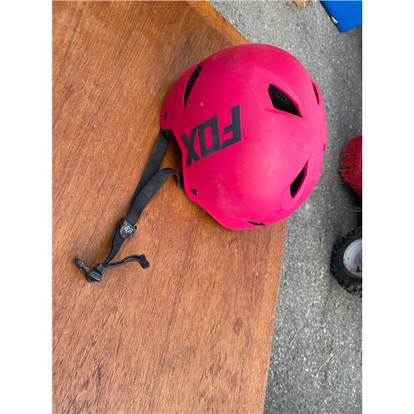 Pink med helmet