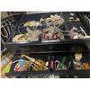 Image 2 : Jewelry box and contents