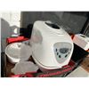 Image 1 : Bread maker and baking dishes