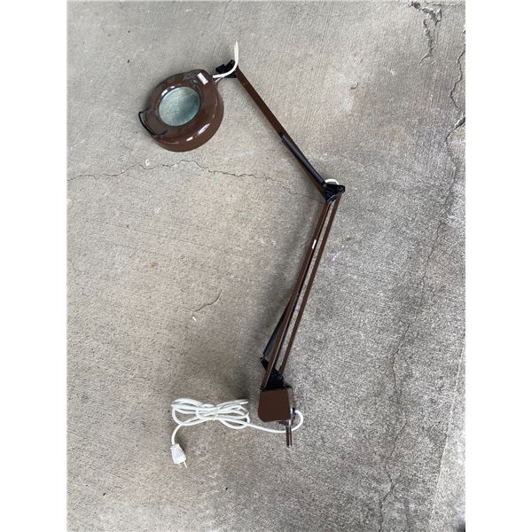 Magnifying lamp