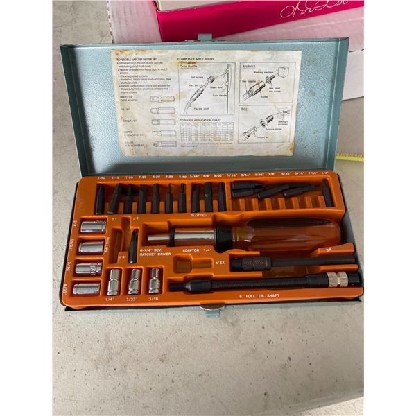 Reversible ratchet driver set