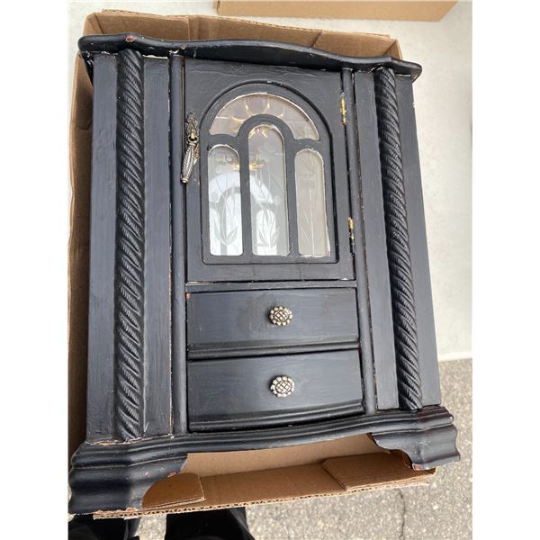 Jewelry box