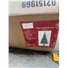 Image 1 : 6 ft lighted Adela Fir tree