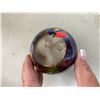 Image 2 : Paperweight