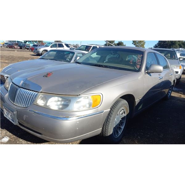 2000 Lincoln Town Car Signature