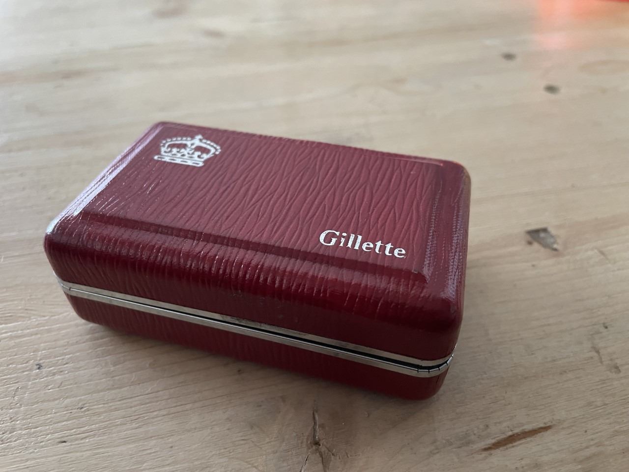 Gillete Razor Red Gillette Vintage Straight Razor in Red Case