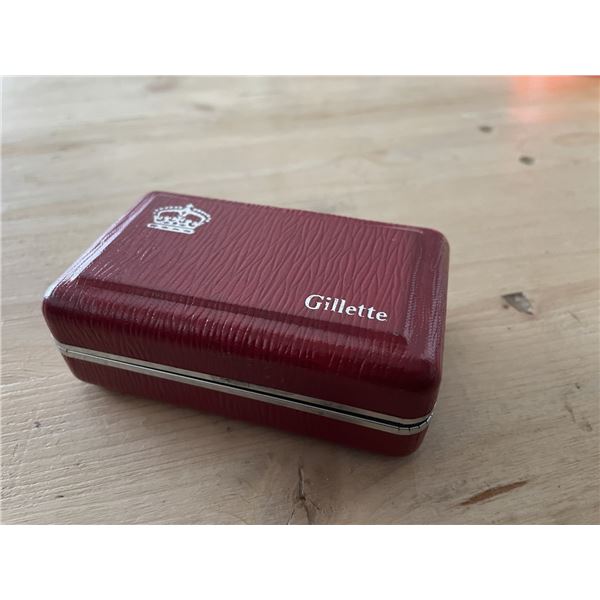 Gillette Vintage Straight Razor in Red Case