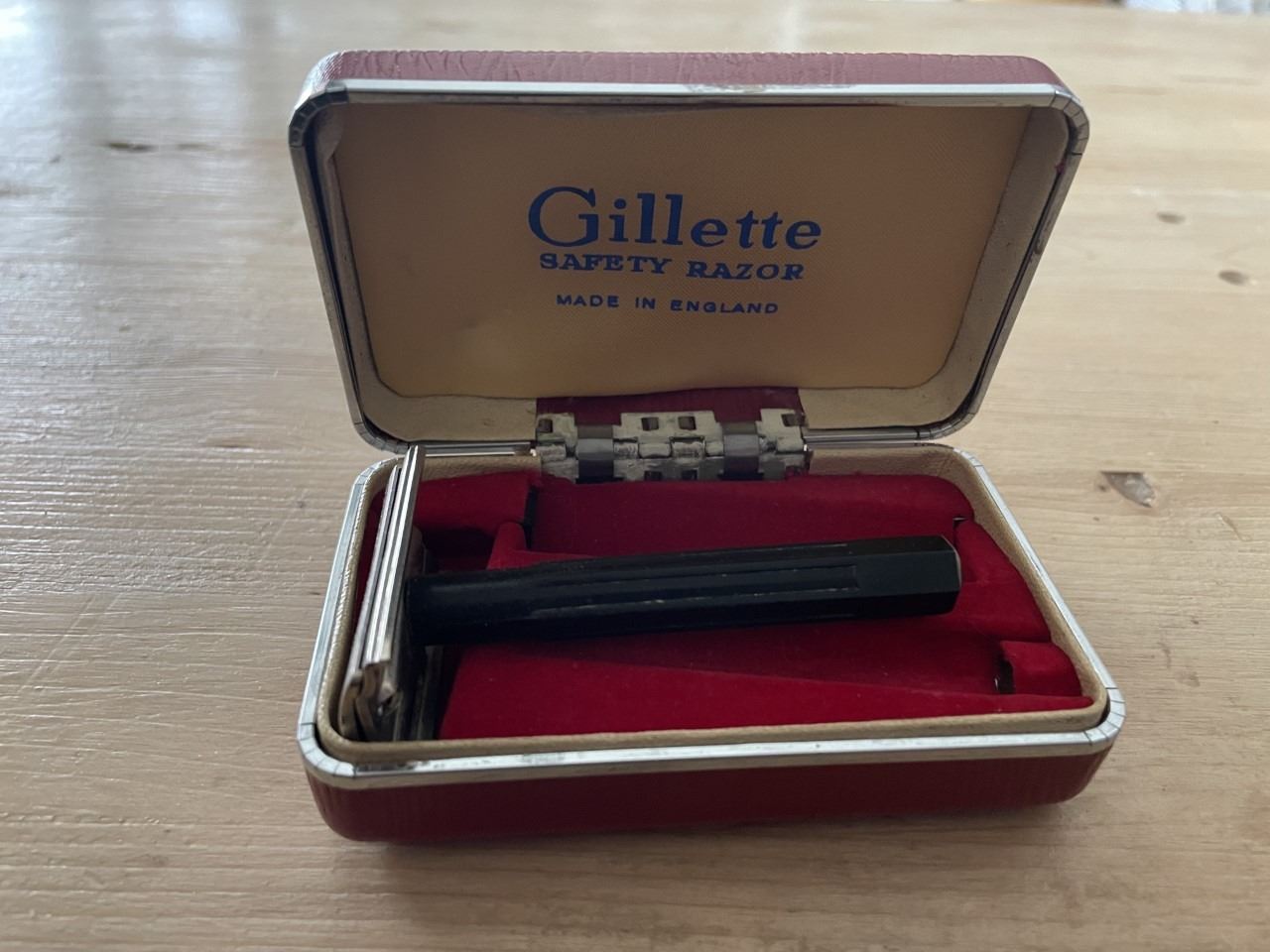 Gillette Razor In Case Gillette Vintage Straight Razor in Red Case