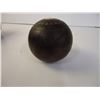 Image 3 : (2) Vintage Bowling Balls in Case