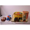 Image 1 : Fisher-Price Train, Bus, and Car Park