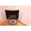 Image 4 : *Hydraulic Hairdressing Chair