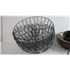 Image 5 : (4) Hanging Metal Plant Cages - Wooden Plant Basket - Water Depth Temperature