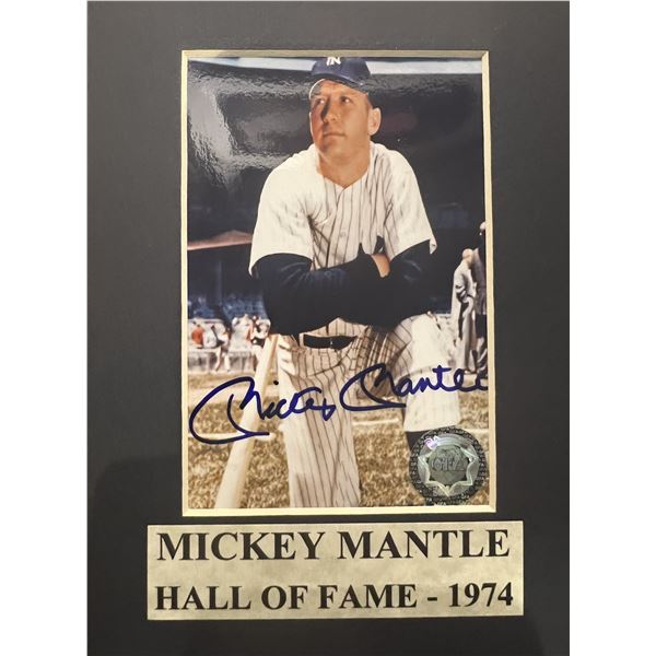 Mickey Mantle signed photo. GFA authenticated